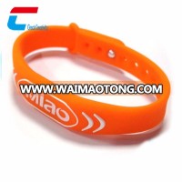 Customized adjustable programmable active RFID silicone wristband