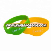 Programmable silicone RFID Wristband proximity smart RFID wristband for gym glass door lock